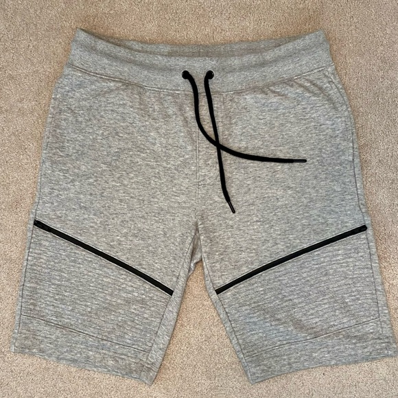 Grey Guess Shorts in Small Size - Picture 1 of 5